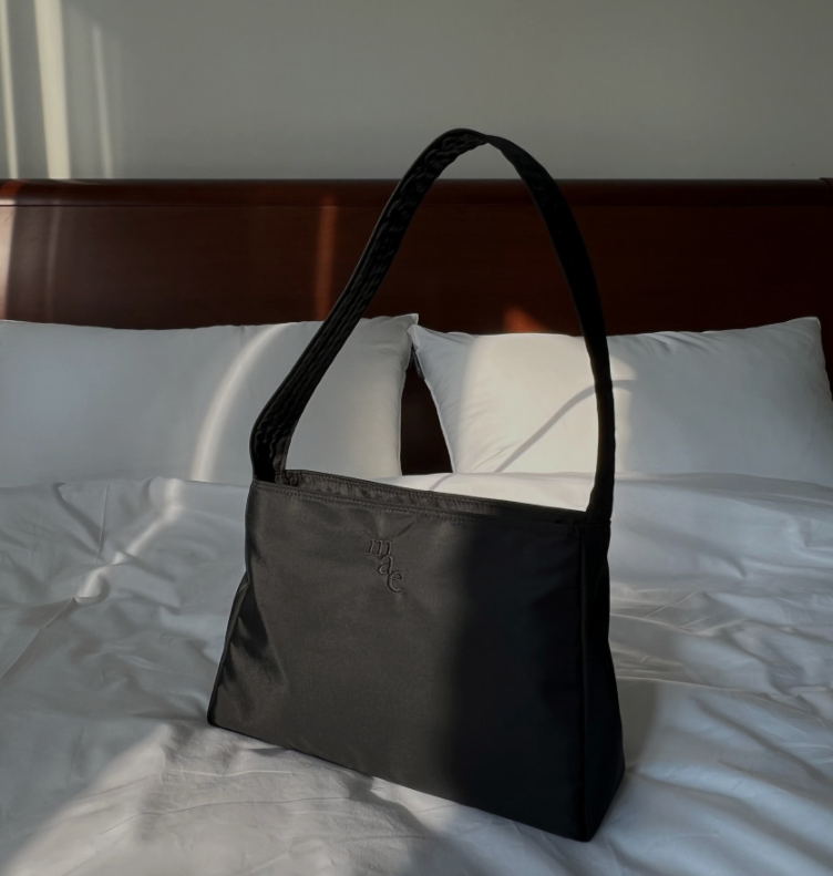 |mucu and ebony| Comfy Bag (Black)