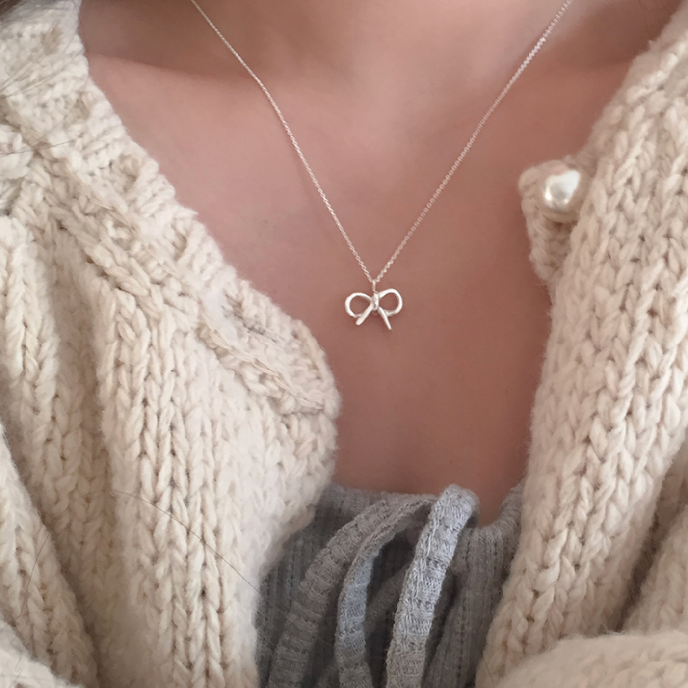 |moat| Pepe Ribbon Necklace *2type (silver925)