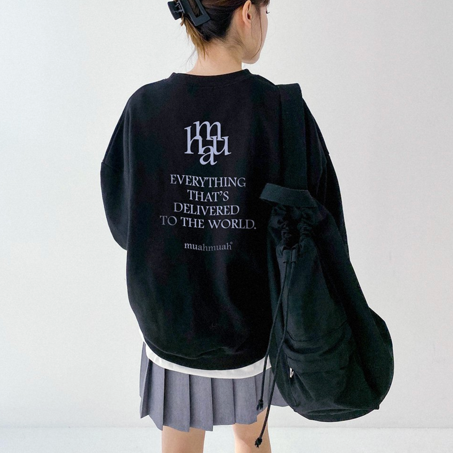 |muahmuah| Signature Back Point Sweatshirt