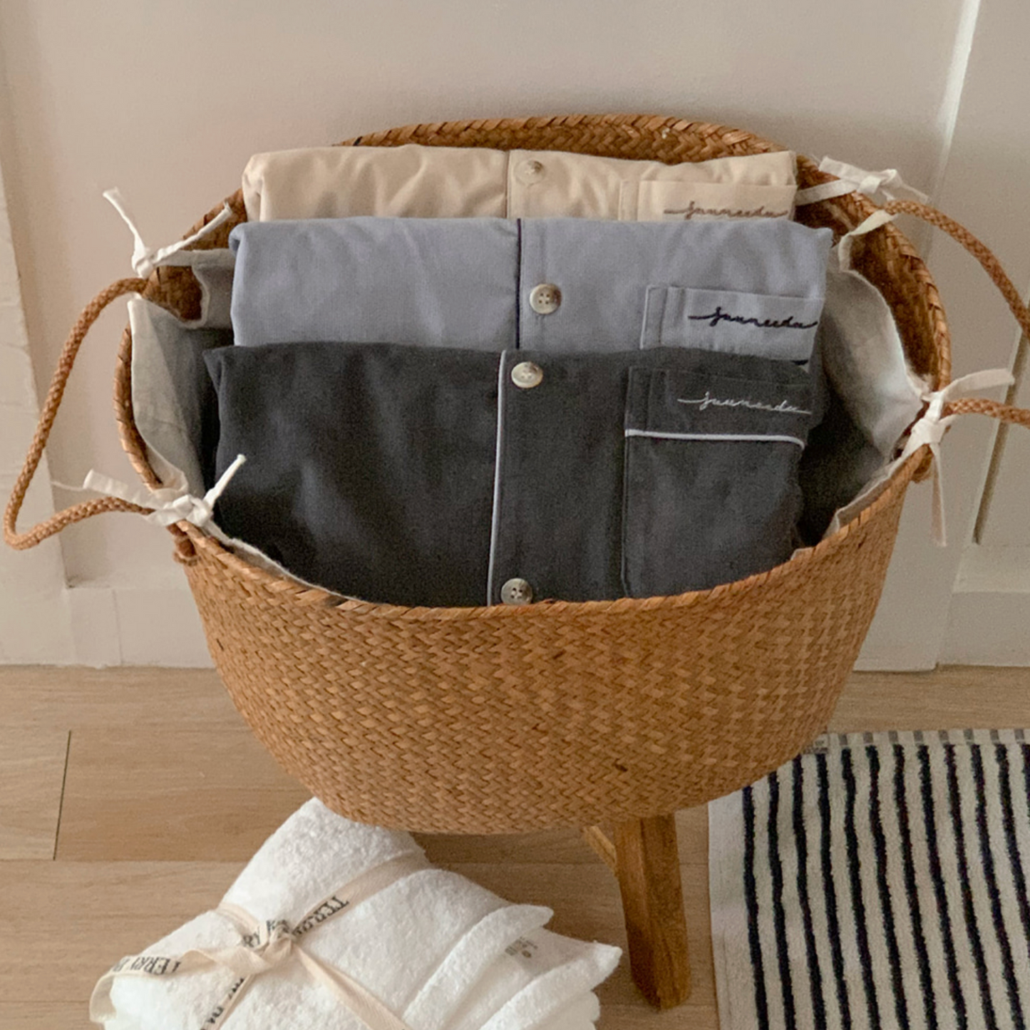 |Juuneedu| Fog Embroidery Pyjama Set