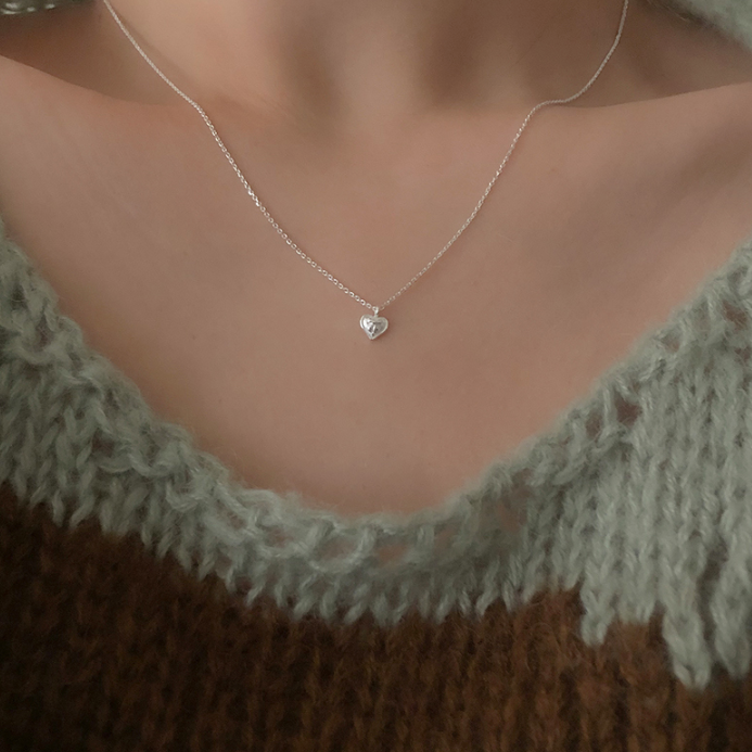 |moat| Tiny Ribbon Heart Necklace (silver925)
