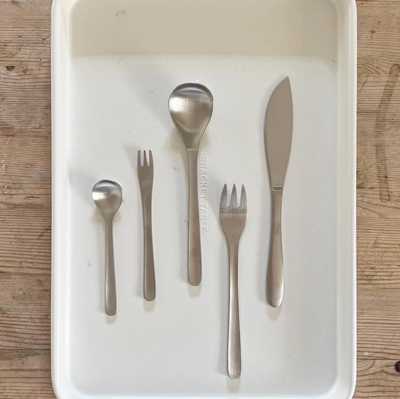 |Bracket Table| Porky Cutlery