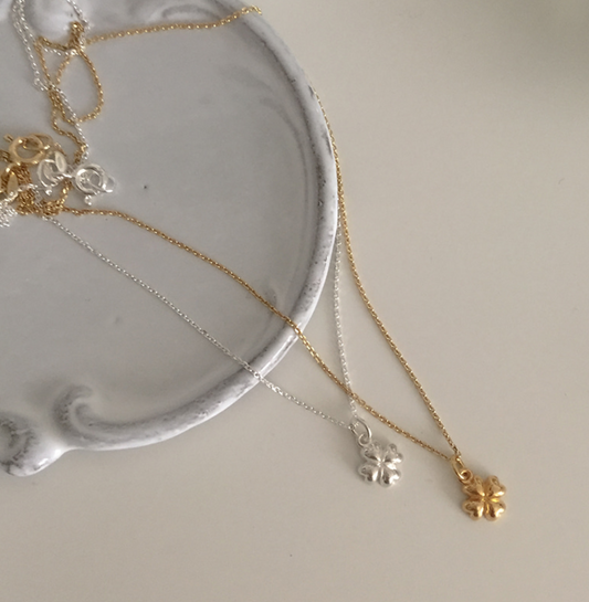 ｜moat｜ Petite Clover Necklace (Silver925)