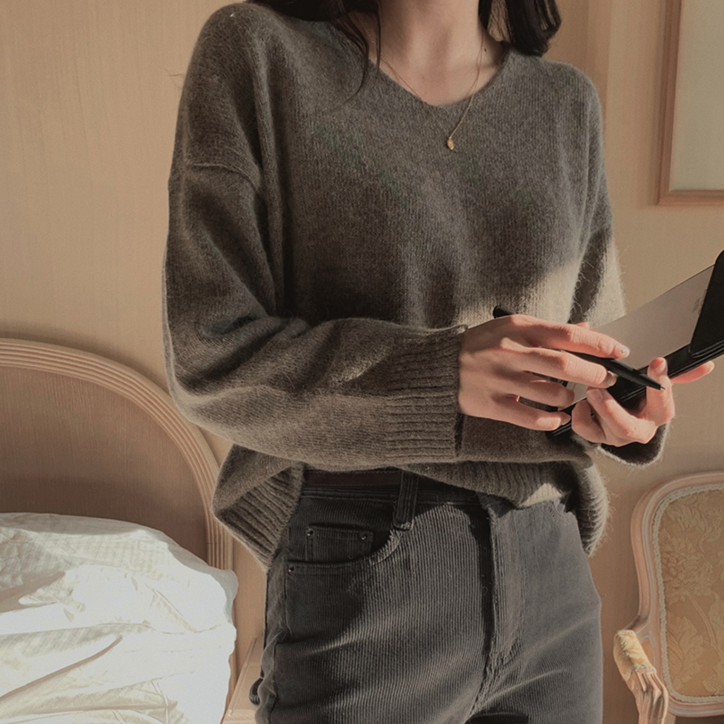 ｜SLOWAND｜ Thin Fit V-Neck Knitwear