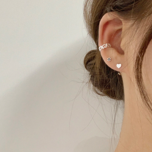 ｜DUNGEUREON｜ Doodle Heart Earcuff