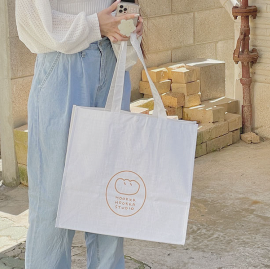 ｜HOOKKA HOOKKA STUDIO｜ Oval Logo Shopping Bag