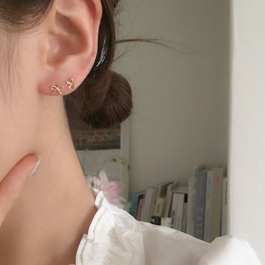 ｜moat｜ Tiny Ribbon Earring