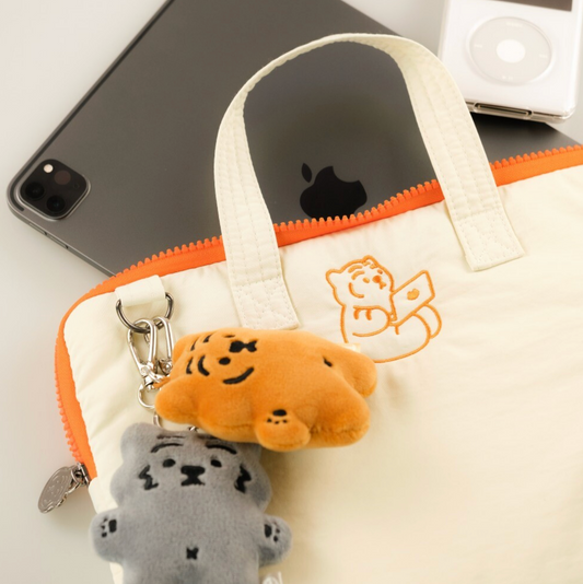 ｜MUZIK TIGER｜ Seating Tiger Laptop iPad Strap Pouch (Ivory)