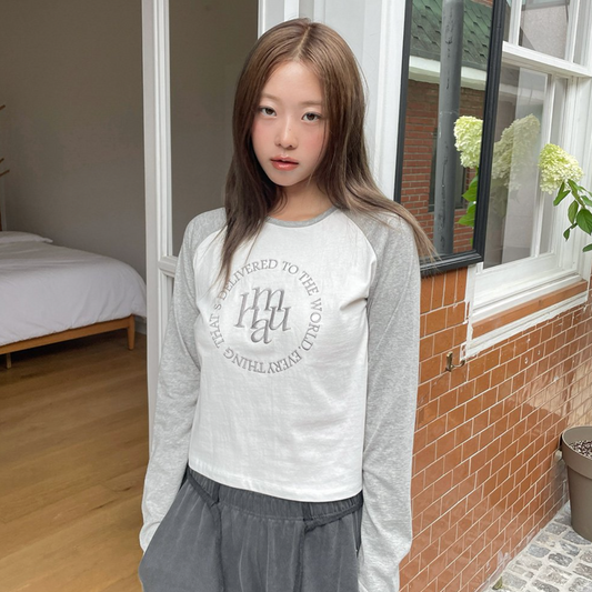 ｜muahmuah｜ STITCH LOGO RAGLAN LONG SLEEVE