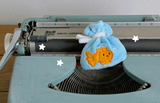 ｜HOOKKA HOOKKA STUDIO｜ Soft Fluffy Keyring (Fish in a bag)