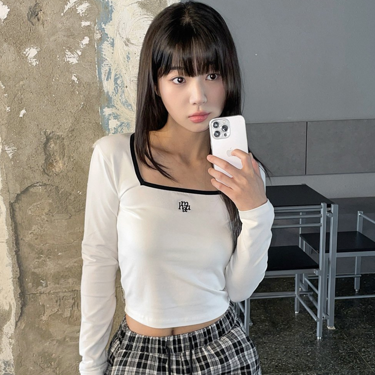 ｜muahmuah｜ Logo Stitch Square Neck Coloring Long Sleeve T-shirt (White)