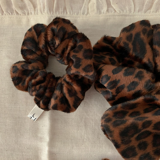 ｜moat｜ Calf Leopard Scrunchy