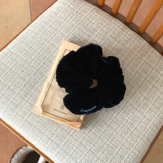 ｜DUNGEUREON｜ *made* Bella Velvet Scrunchies