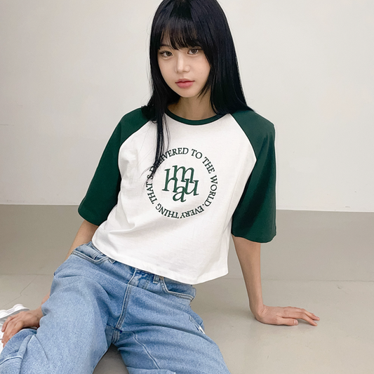 ｜muahmuah｜ Stitch Logo Raglan Short-sleeved Shirt (Deep Green)